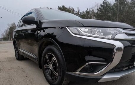 Mitsubishi Outlander III рестайлинг 3, 2017 год, 1 700 000 рублей, 2 фотография