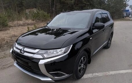 Mitsubishi Outlander III рестайлинг 3, 2017 год, 1 700 000 рублей, 10 фотография