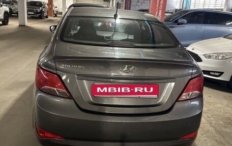 Hyundai Solaris II рестайлинг, 2016 год, 800 000 рублей, 3 фотография