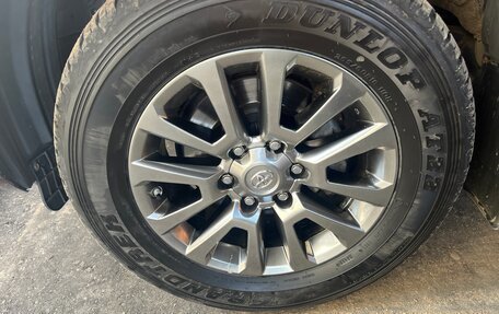 Toyota Land Cruiser Prado 150 рестайлинг 2, 2019 год, 6 300 000 рублей, 13 фотография