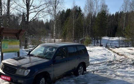 Toyota Land Cruiser 100 рестайлинг 2, 1998 год, 900 000 рублей, 1 фотография