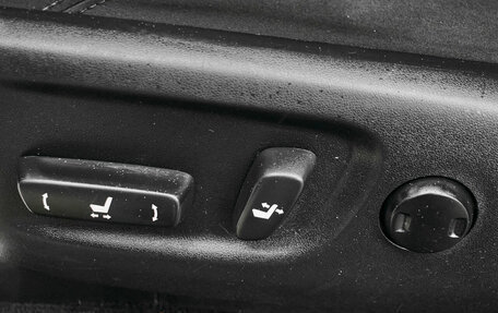 Toyota Land Cruiser Prado 150 рестайлинг 2, 2014 год, 3 350 000 рублей, 24 фотография