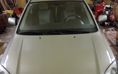 Toyota Avensis III рестайлинг, 2005 год, 900 000 рублей, 1 фотография