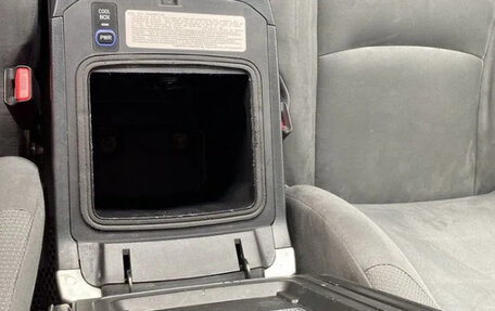 Toyota Land Cruiser Prado 150 рестайлинг 2, 2011 год, 2 700 000 рублей, 8 фотография
