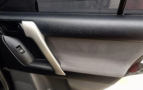 Toyota Land Cruiser Prado 150 рестайлинг 2, 2011 год, 2 700 000 рублей, 6 фотография