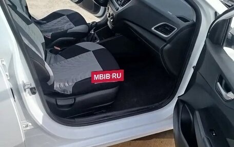 Hyundai Solaris II рестайлинг, 2018 год, 950 000 рублей, 6 фотография