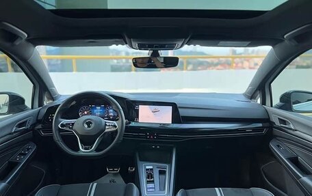 Volkswagen Golf VIII, 2023 год, 2 000 000 рублей, 4 фотография