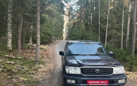 Toyota Land Cruiser 100 рестайлинг 2, 1998 год, 900 000 рублей, 2 фотография