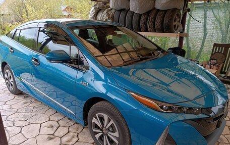 Toyota Prius IV XW50, 2019 год, 2 490 000 рублей, 2 фотография