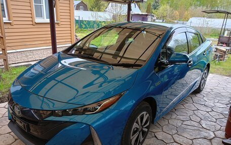 Toyota Prius IV XW50, 2019 год, 2 490 000 рублей, 4 фотография