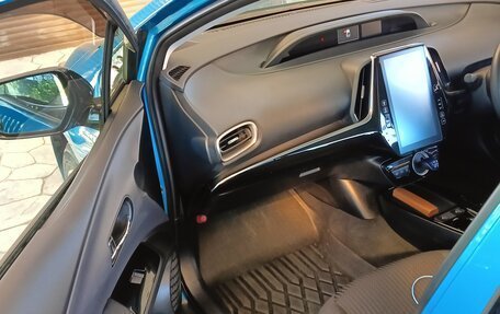 Toyota Prius IV XW50, 2019 год, 2 490 000 рублей, 9 фотография