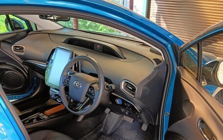 Toyota Prius IV XW50, 2019 год, 2 490 000 рублей, 11 фотография