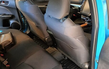 Toyota Prius IV XW50, 2019 год, 2 490 000 рублей, 12 фотография