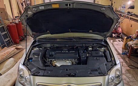 Toyota Avensis III рестайлинг, 2005 год, 900 000 рублей, 2 фотография