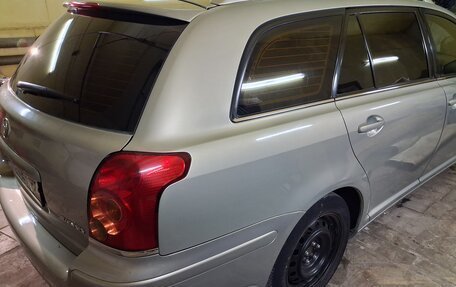 Toyota Avensis III рестайлинг, 2005 год, 900 000 рублей, 8 фотография