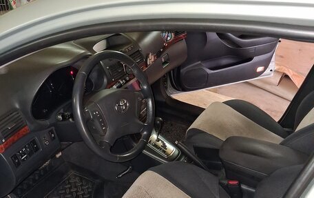 Toyota Avensis III рестайлинг, 2005 год, 900 000 рублей, 18 фотография