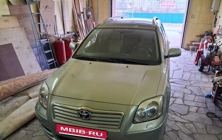 Toyota Avensis III рестайлинг, 2005 год, 900 000 рублей, 30 фотография