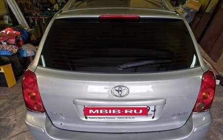 Toyota Avensis III рестайлинг, 2005 год, 900 000 рублей, 27 фотография