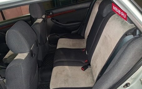 Toyota Avensis III рестайлинг, 2005 год, 900 000 рублей, 24 фотография