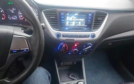 Hyundai Solaris II рестайлинг, 2017 год, 550 000 рублей, 7 фотография