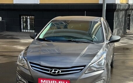 Hyundai Solaris II рестайлинг, 2015 год, 690 000 рублей, 1 фотография