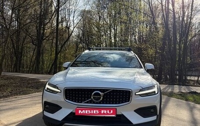 Volvo V60 Cross Country II, 2019 год, 4 500 000 рублей, 1 фотография