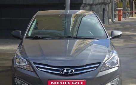 Hyundai Solaris II рестайлинг, 2015 год, 690 000 рублей, 5 фотография