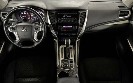 Mitsubishi Pajero Sport III рестайлинг, 2018 год, 2 799 000 рублей, 9 фотография