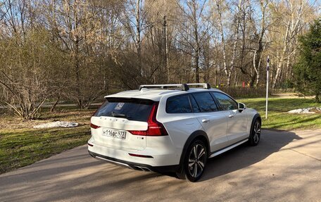 Volvo V60 Cross Country II, 2019 год, 4 500 000 рублей, 3 фотография