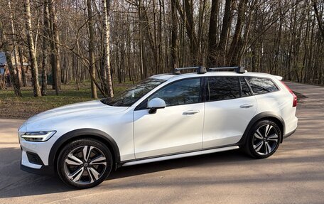 Volvo V60 Cross Country II, 2019 год, 4 500 000 рублей, 8 фотография