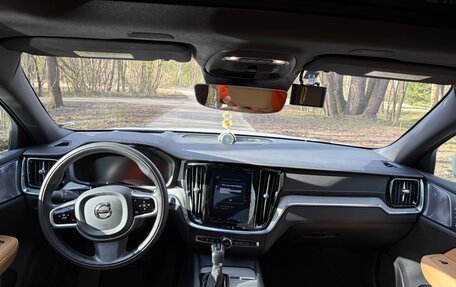 Volvo V60 Cross Country II, 2019 год, 4 500 000 рублей, 16 фотография