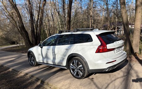 Volvo V60 Cross Country II, 2019 год, 4 500 000 рублей, 19 фотография