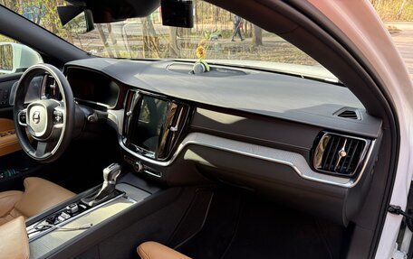 Volvo V60 Cross Country II, 2019 год, 4 500 000 рублей, 27 фотография