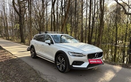 Volvo V60 Cross Country II, 2019 год, 4 500 000 рублей, 22 фотография