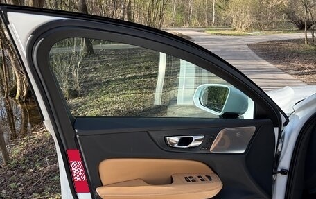 Volvo V60 Cross Country II, 2019 год, 4 500 000 рублей, 38 фотография