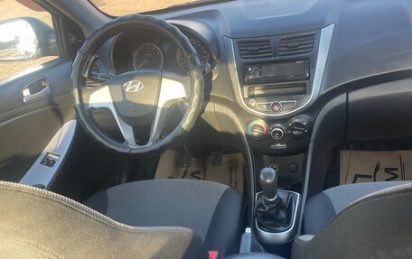 Hyundai Solaris II рестайлинг, 2013 год, 670 000 рублей, 2 фотография