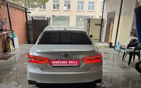Toyota Camry, 2018 год, 3 150 000 рублей, 4 фотография