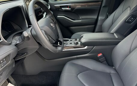 Toyota Highlander, 2025 год, 4 600 000 рублей, 21 фотография