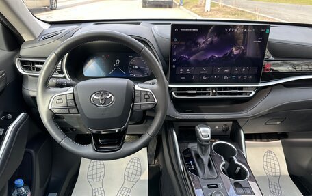 Toyota Highlander, 2025 год, 4 600 000 рублей, 23 фотография