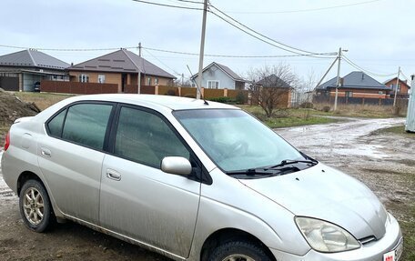 Toyota Prius IV XW50, 2001 год, 300 000 рублей, 1 фотография