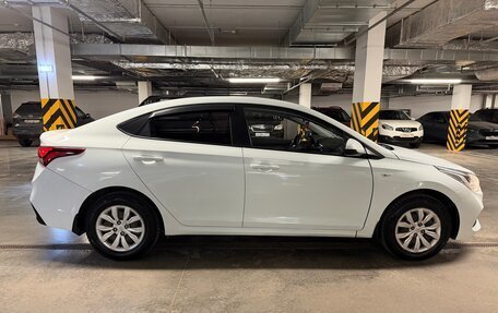 Hyundai Solaris II рестайлинг, 2018 год, 900 000 рублей, 2 фотография