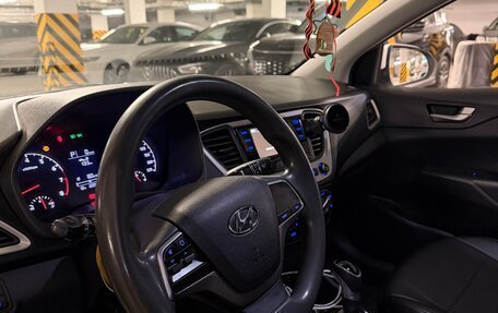 Hyundai Solaris II рестайлинг, 2018 год, 900 000 рублей, 6 фотография