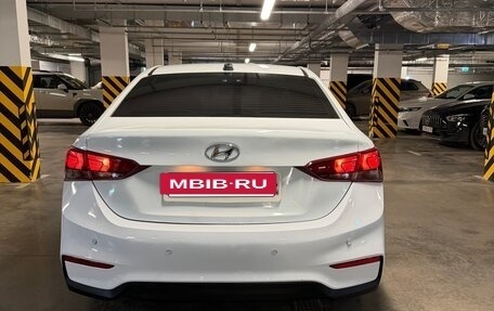 Hyundai Solaris II рестайлинг, 2018 год, 900 000 рублей, 3 фотография