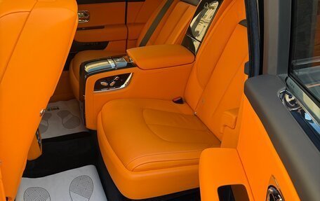 Rolls-Royce Cullinan, 2023 год, 47 000 000 рублей, 5 фотография