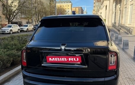 Rolls-Royce Cullinan, 2023 год, 47 000 000 рублей, 3 фотография