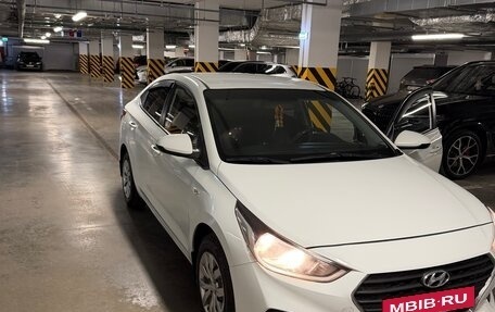 Hyundai Solaris II рестайлинг, 2018 год, 900 000 рублей, 10 фотография