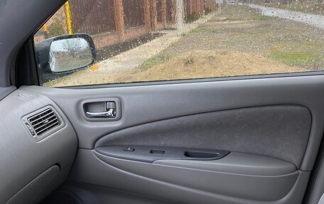 Toyota Prius IV XW50, 2001 год, 300 000 рублей, 4 фотография