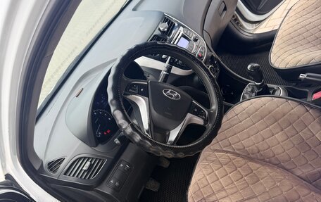 Hyundai Solaris II рестайлинг, 2011 год, 615 000 рублей, 13 фотография