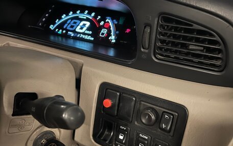 Nissan Liberty, 2001 год, 265 000 рублей, 14 фотография