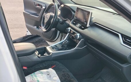 Toyota RAV4, 2021 год, 3 600 000 рублей, 9 фотография